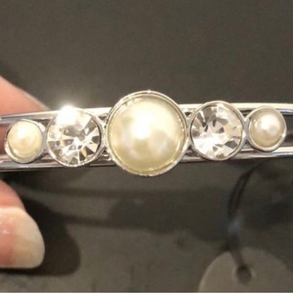 Wedding Waltz White Bracelet - Picture 2 of 3